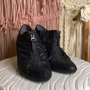 AEROSOLES HEELREST “Fortunate” Black Snake print Ankle Zip Up Boot Size 6